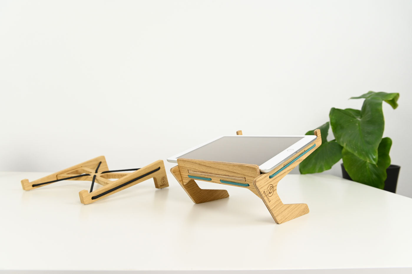 NEU: Flix Tabletständer
